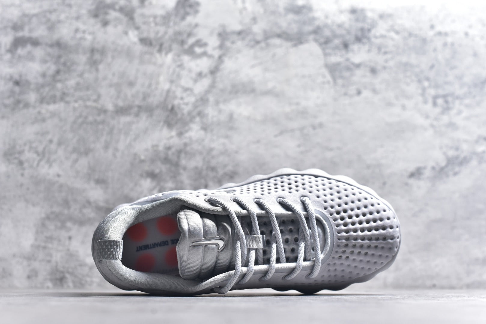 Nike Mind 002 Closed-Toe Massage Training Sneaker HQ4308-001