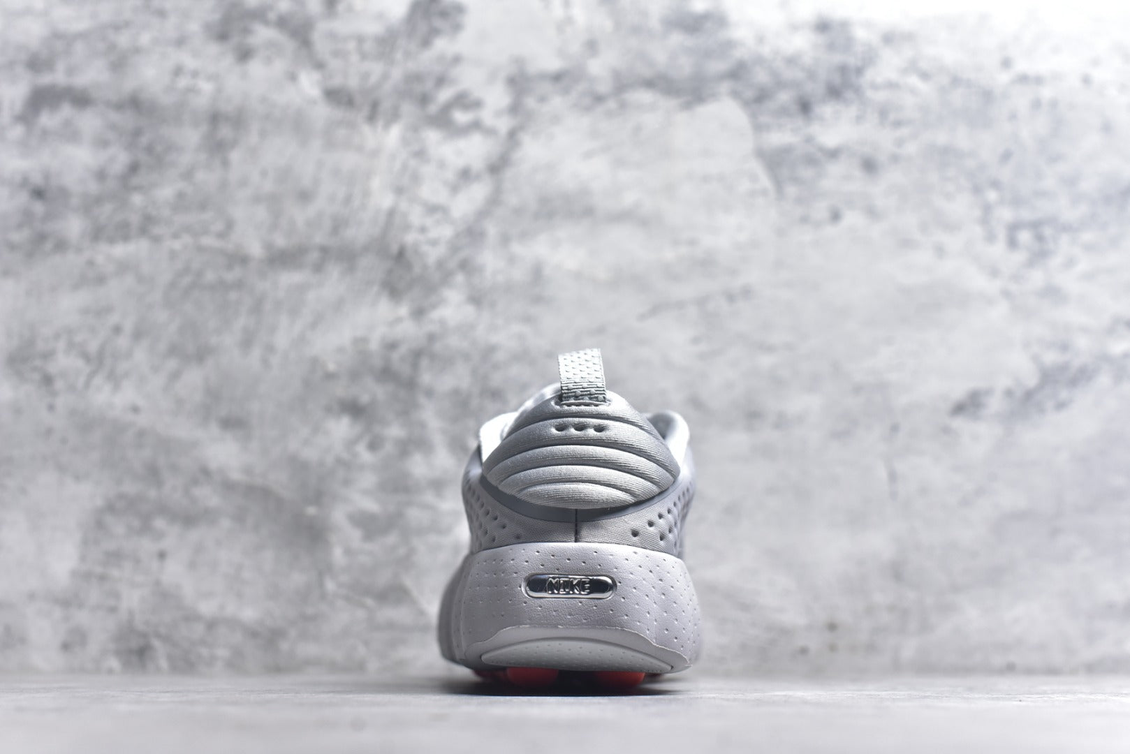 Nike Mind 002 Closed-Toe Massage Training Sneaker HQ4308-001