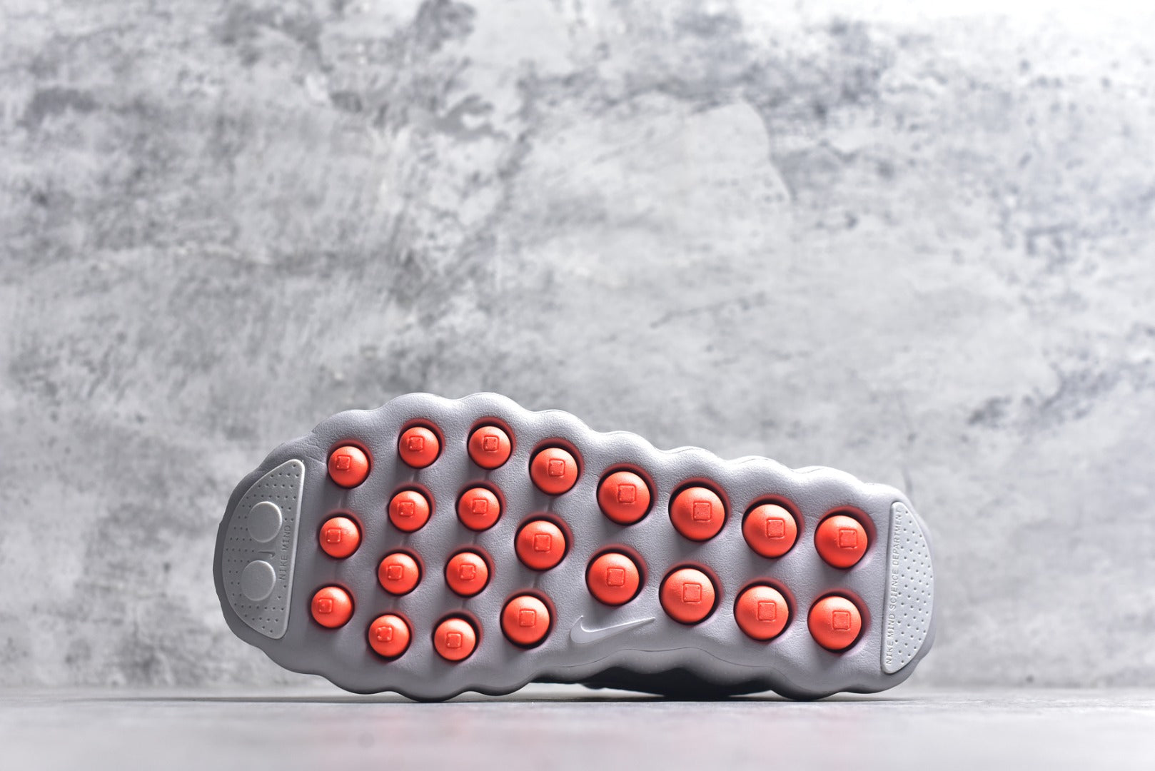 Nike Mind 002 Closed-Toe Massage Training Sneaker HQ4308-001