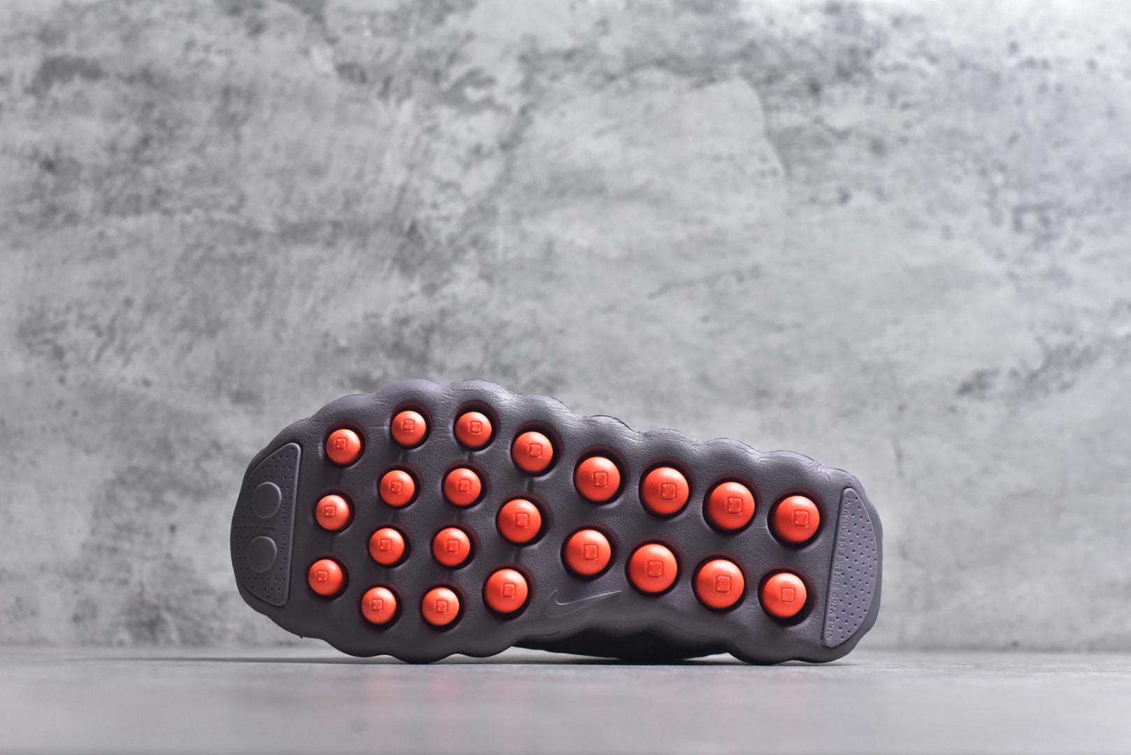 Nike Mind 002 Closed-Toe Massage Training Sneaker HQ4310-200