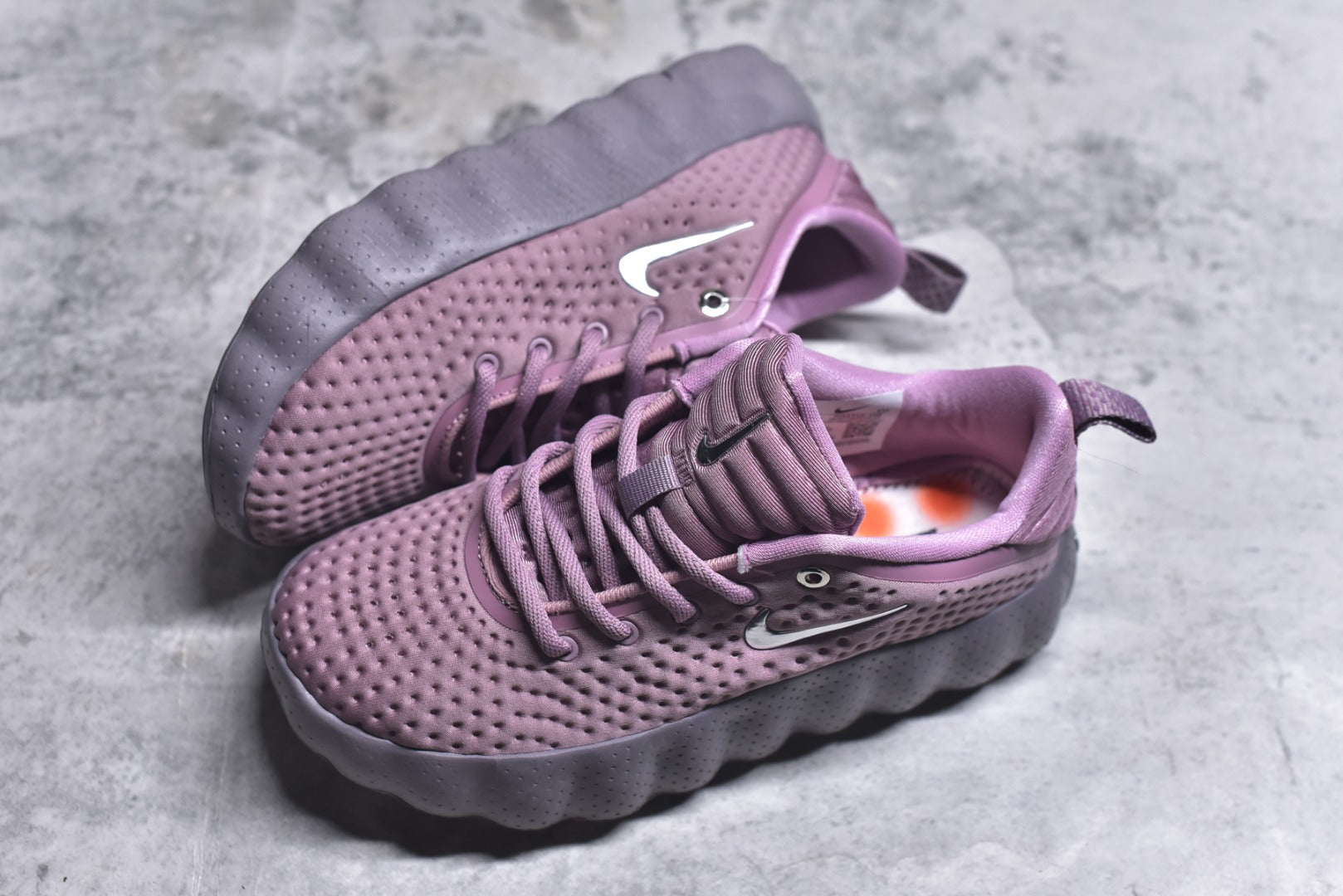 Nike Mind 002 Closed-Toe Massage Training Sneaker HQ4310-200
