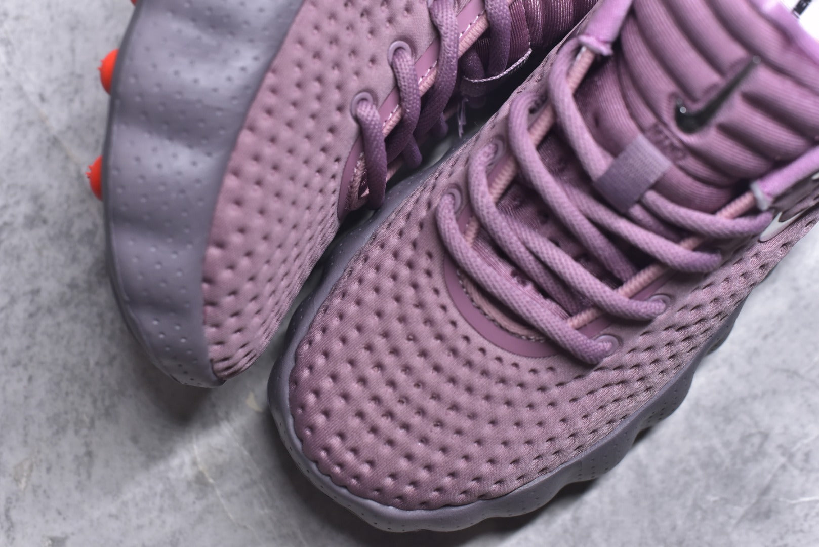 Nike Mind 002 Closed-Toe Massage Training Sneaker HQ4310-200