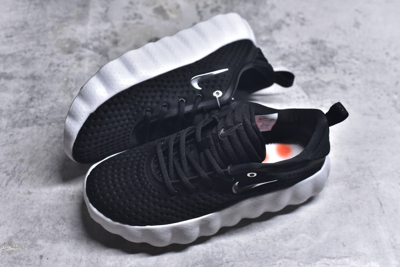 Nike Mind 002 Closed-Toe Massage Training Sneaker HQ4308-002