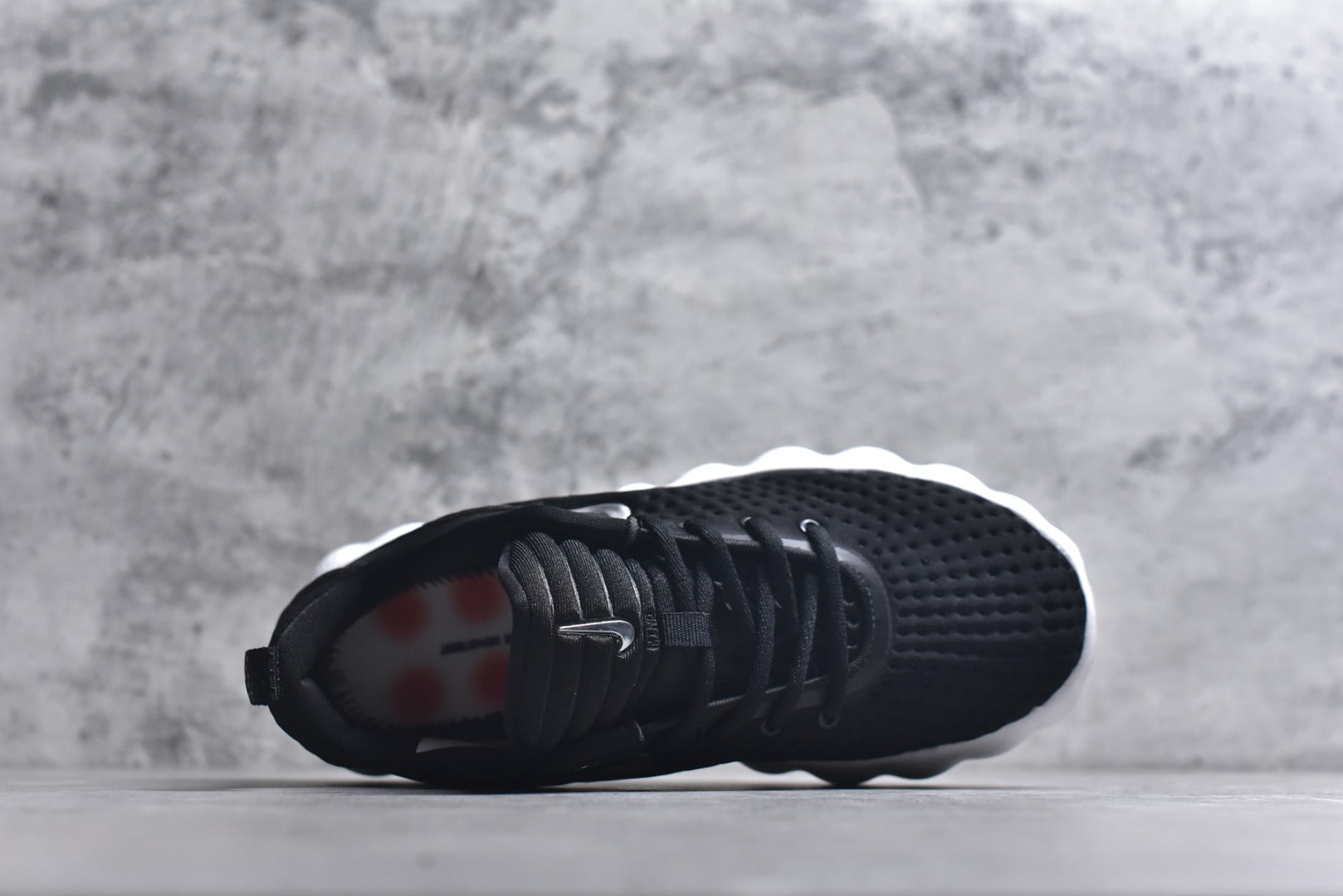 Nike Mind 002 Closed-Toe Massage Training Sneaker HQ4308-002