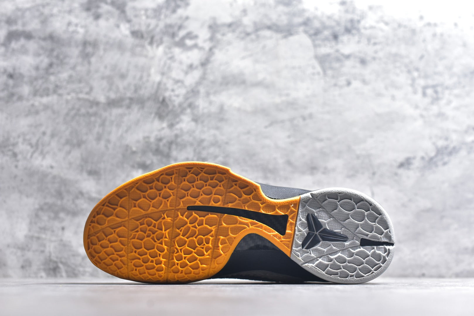Nike Zoom Kobe 6 | Performance Basketball Shoe | CW2190-100