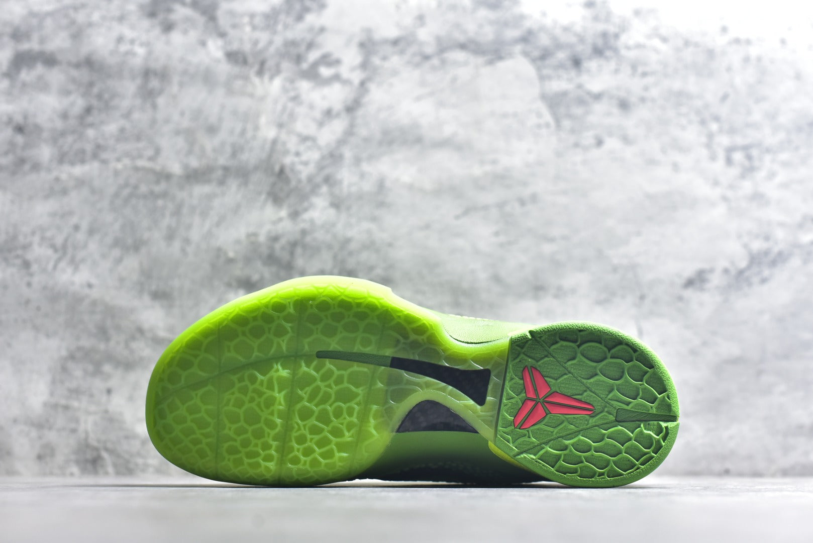 Nike Zoom Kobe 6 | Performance Basketball Shoe | CW2190-300