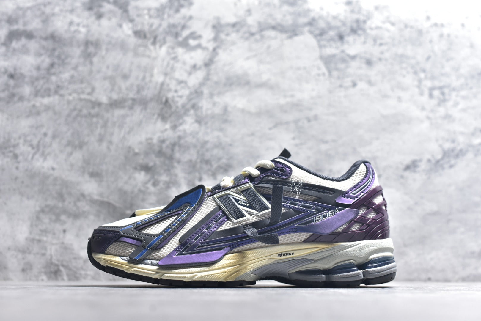 New Balance 1906 | Retro Dad Sneaker | U1906ANB