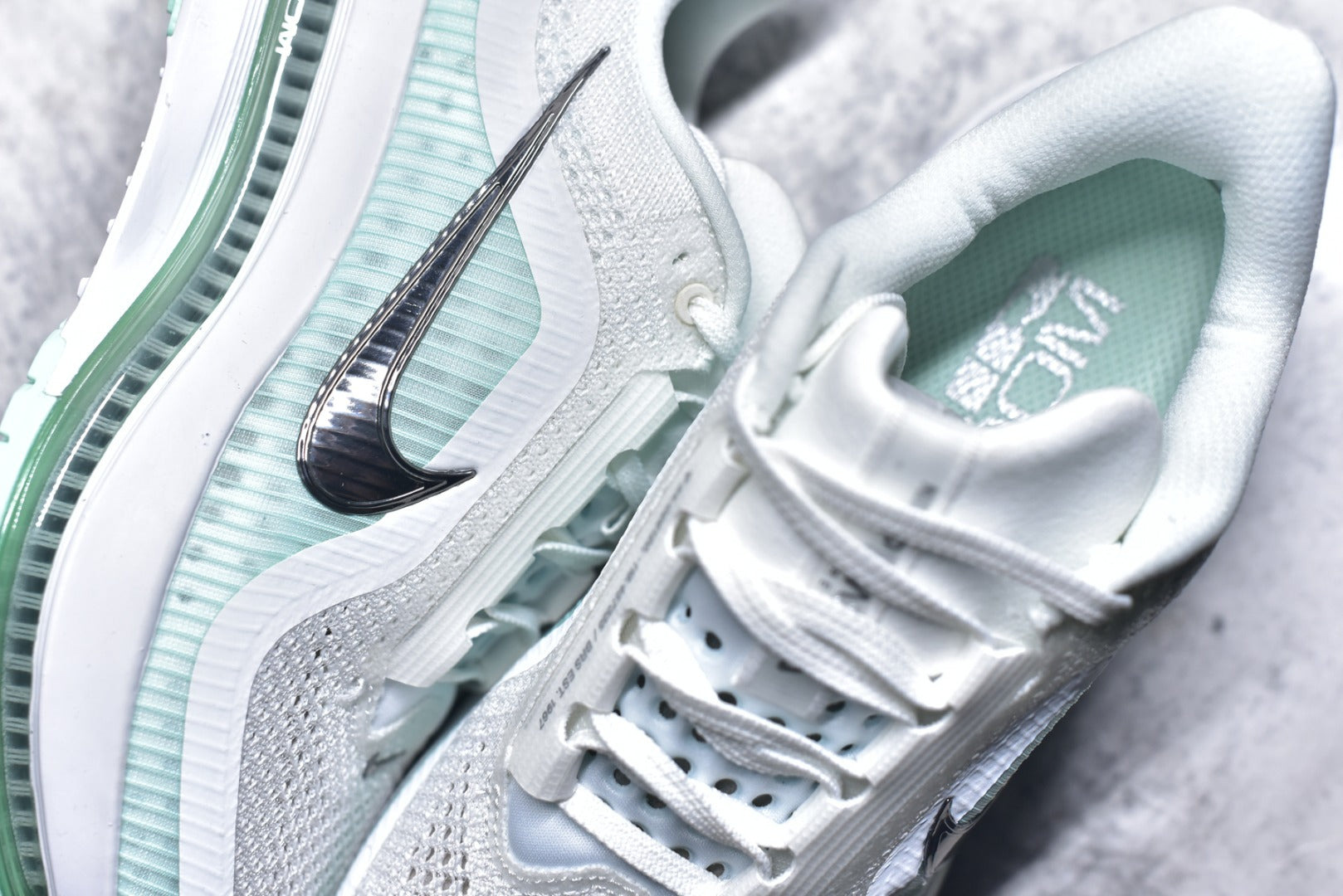 Nike Air Zoom Pegasus Premium | Air-Cushioned Running Shoe | HQ2593-103