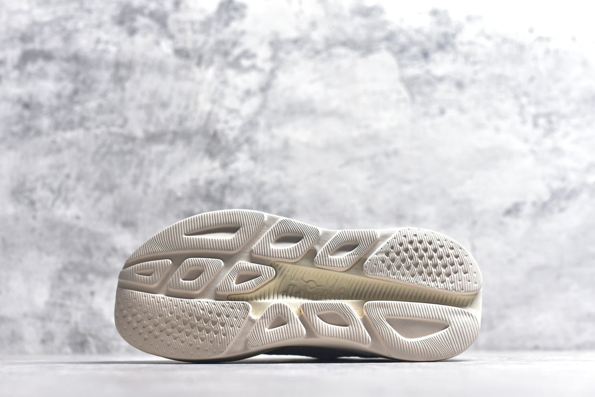 Hoka One One Kawana Running Shoe — 11551314 VCH