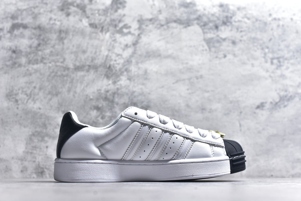 Adidas Superstar 2 ST Low-Top Sneaker — IH6679