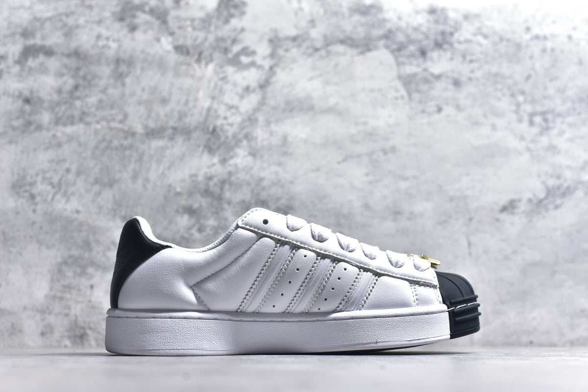 Adidas Superstar 2 ST Low-Top Sneaker — IH6679
