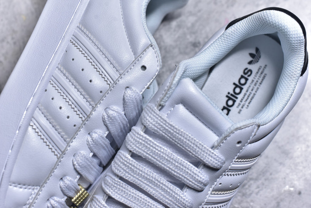 Adidas Superstar 2 ST Low-Top Sneaker — IH6679