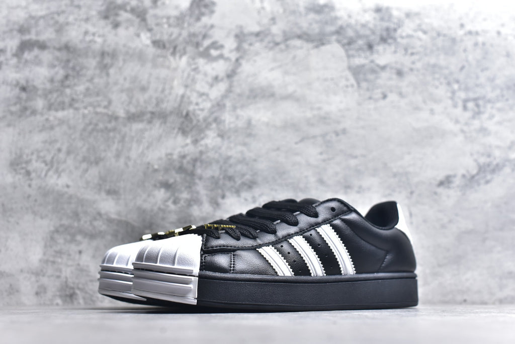 Adidas Superstar 2 ST Low-Top Sneaker — JR7444