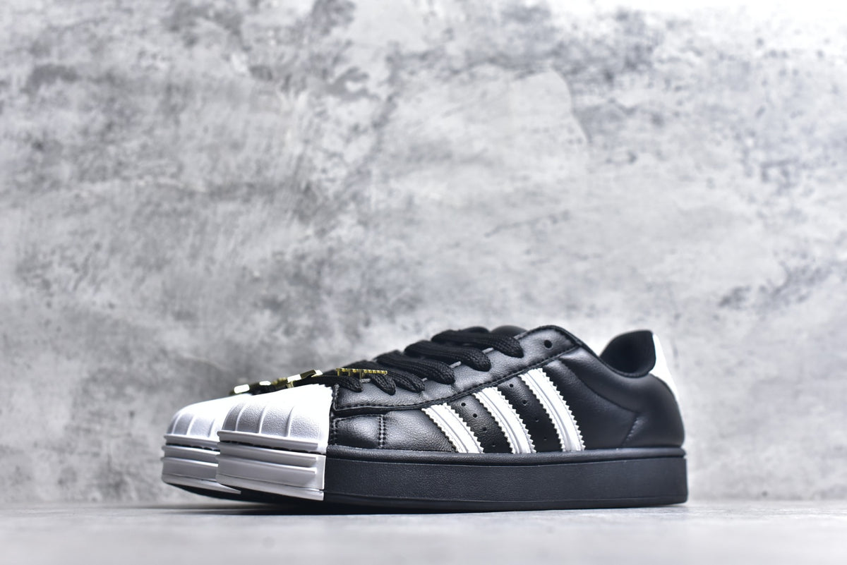 Adidas Superstar 2 ST Low-Top Sneaker — JR7444