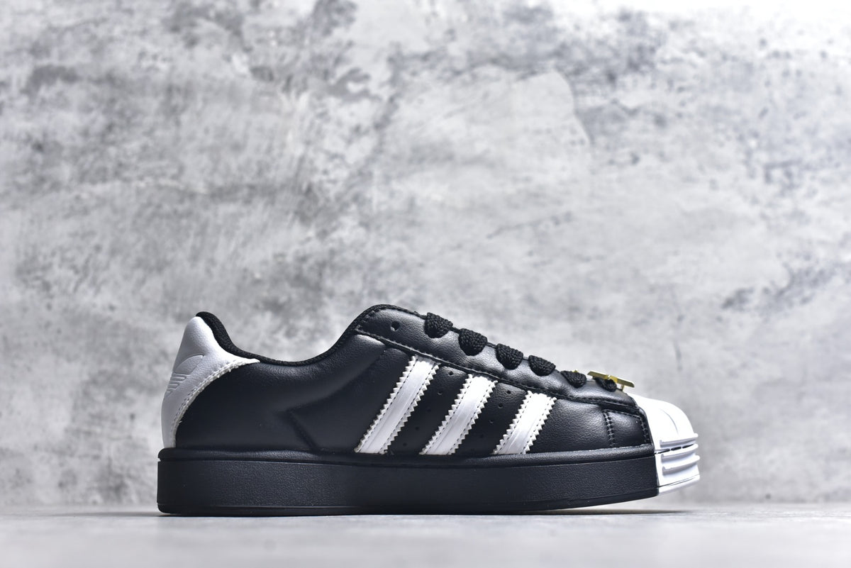 Adidas Superstar 2 ST Low-Top Sneaker — JR7444